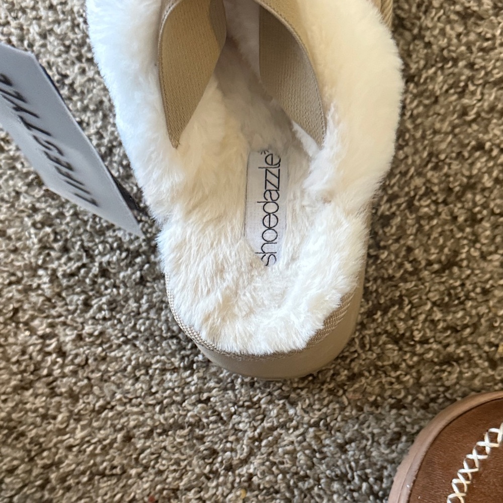 Shoe Dazzle Tan and White Women's Slippers